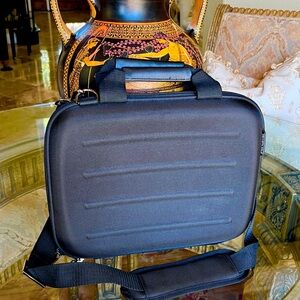 Kenneth Cole Black Mini Laptop Cushioned Bag 14” X 10.75”